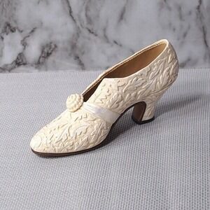 Just the Right Shoe By Raine I Do Mini Ceramic Beige/Ivory‎ Figurine